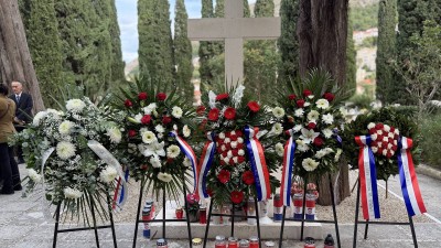 Položeni vijenci za poginule branitelje i civile