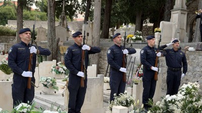 Položeni vijenci za poginule branitelje i civile