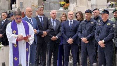 Položeni vijenci za poginule branitelje i civile