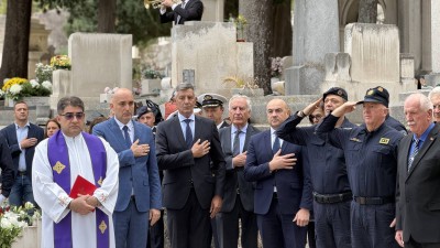 Položeni vijenci za poginule branitelje i civile