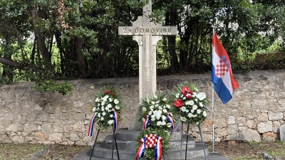 Položeni vijenci za poginule branitelje i civile