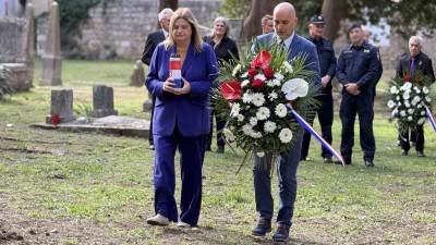 Položeni vijenci za poginule branitelje i civile