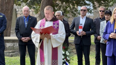 Položeni vijenci za poginule branitelje i civile