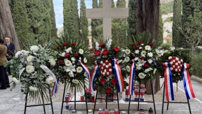 Položeni vijenci za poginule branitelje i civile