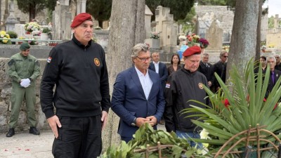 Položeni vijenci za poginule branitelje i civile