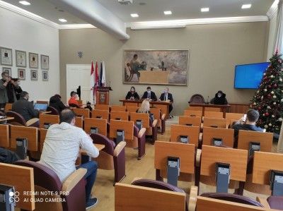 IMG-ec41453aec9e20d68a4ee7e7d69a1c15-V.jpg