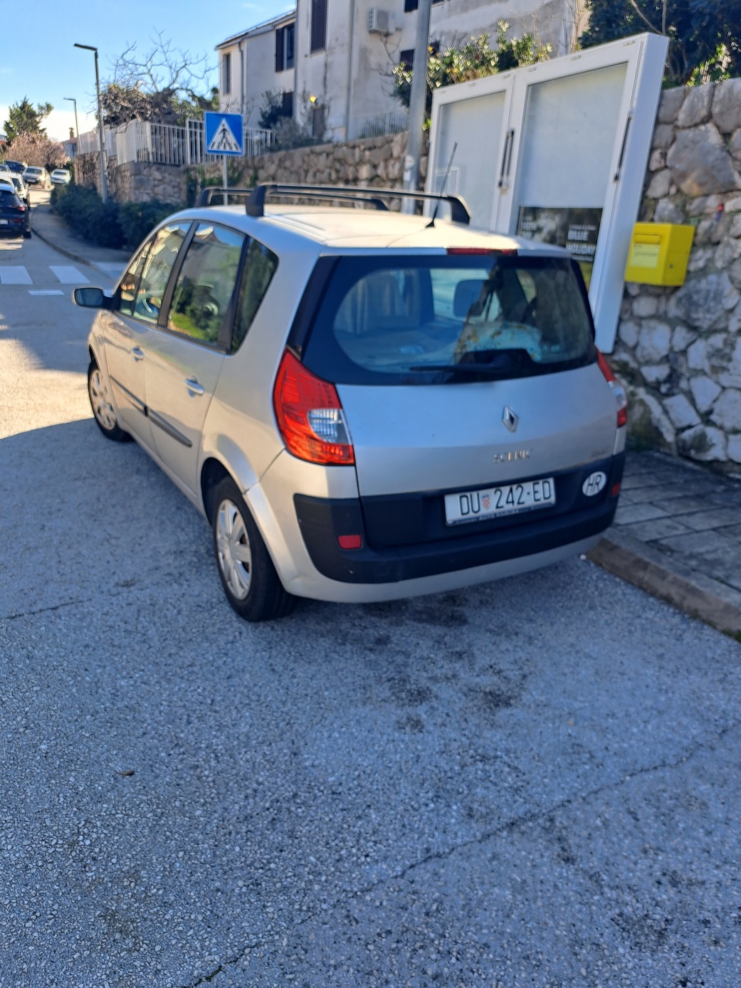 -Prodaje se renault Sceni