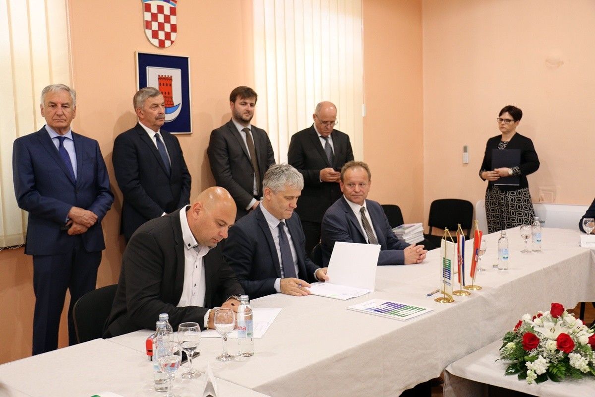 Potpisani ugovori između Hrvatskih voda i općina i gradova s područja Županije u vrijednosti 158 milijuna kuna