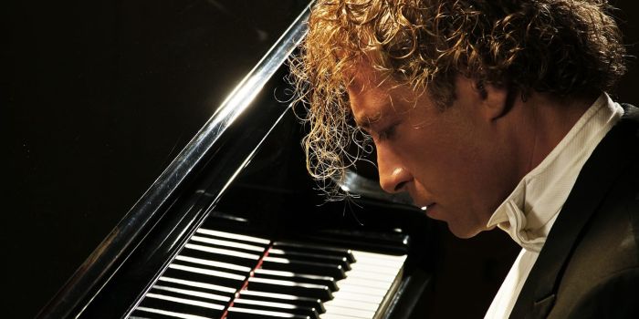 Talijanski pijanist Paolo Restani nastupa s DSO-om